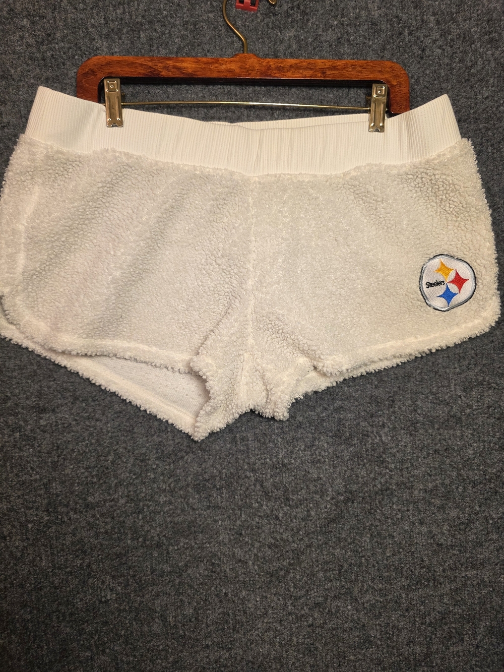 NFL Team Apparel Pittsburgh Steelers Sherpa Fleece Lounge Shorts Cream XL
